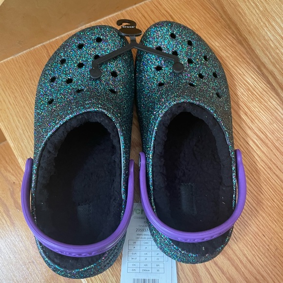 Crocs classic glitter lined clog - youth size 4 - Picture 5 of 6
